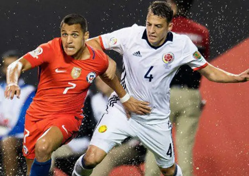 Chile con todo y lluvia vence 2-0 a Colombia para pasar a la final contra Argentina