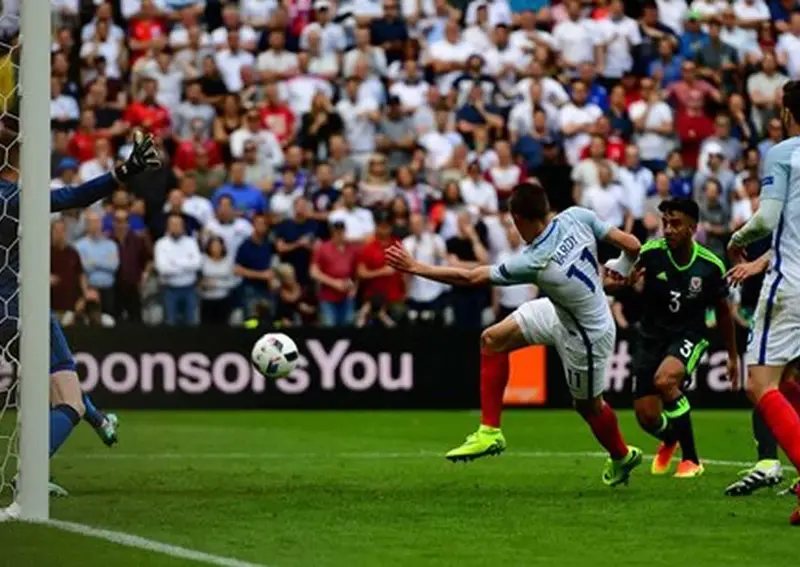 Remontada de Inglaterra la deja como líder del Grupo B