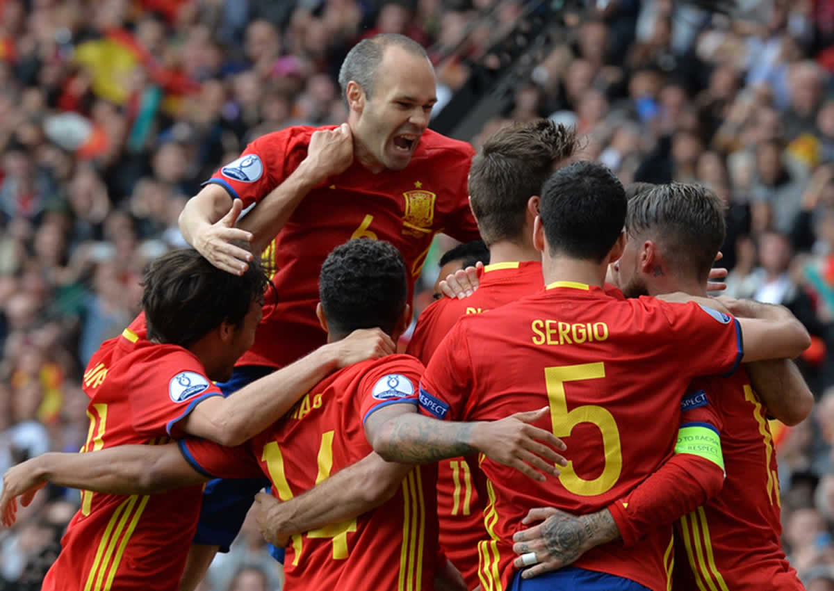 Piqué le da la victoria a España sobre Rep. Checa