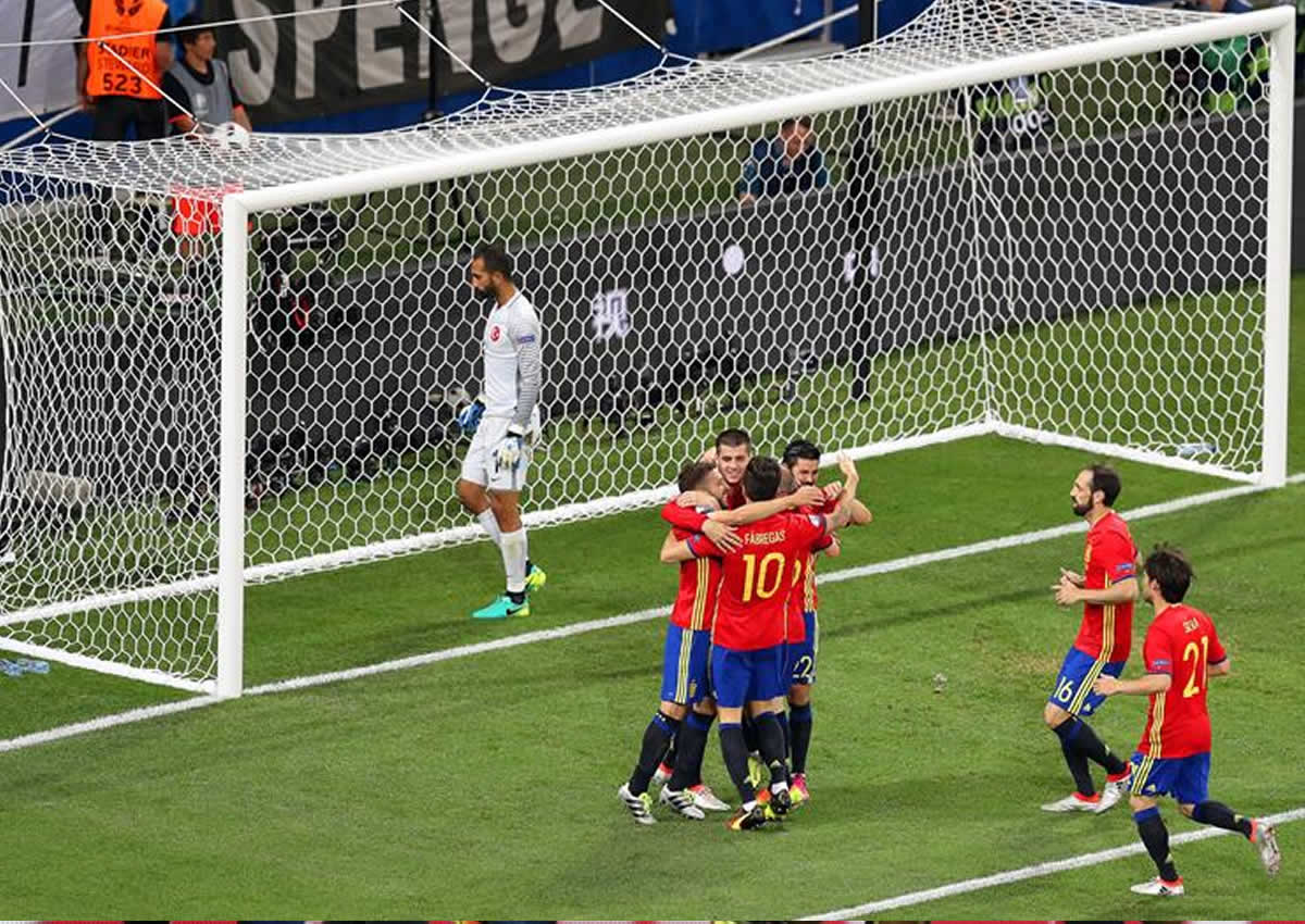 España goleó con doblete de Morata 3-0 a Turquía