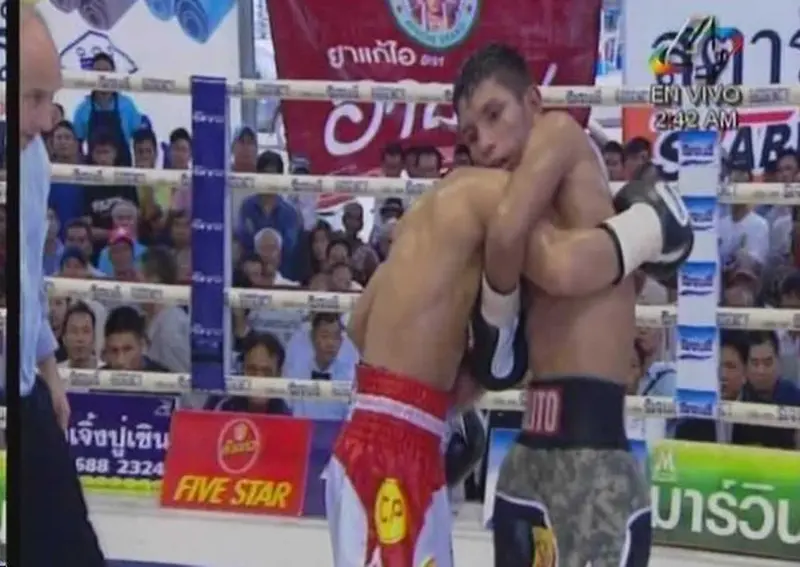 El Gallito Rojas perdió el cinturón mundial ante CP Freshmart y su boxeo sucio