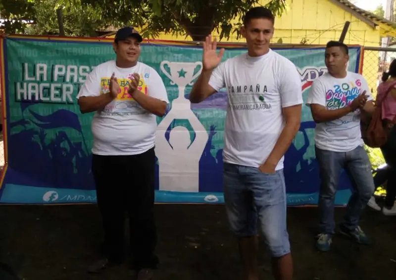 Oscar Duarte se suma a la campaña "Yo adopto un árbol".