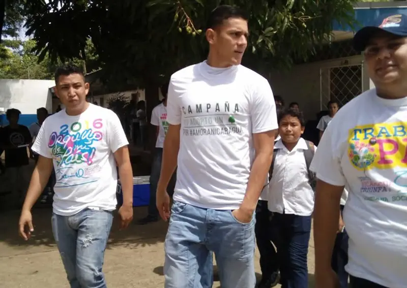 Oscar Duarte se suma a la campaña "Yo adopto un árbol".