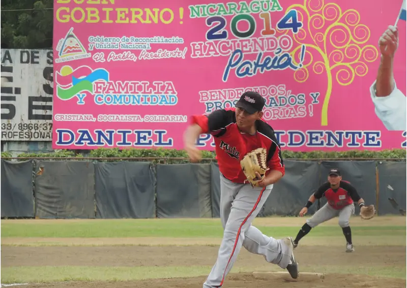 Francisco Valdivia el mejor pitcher en juegos salvados