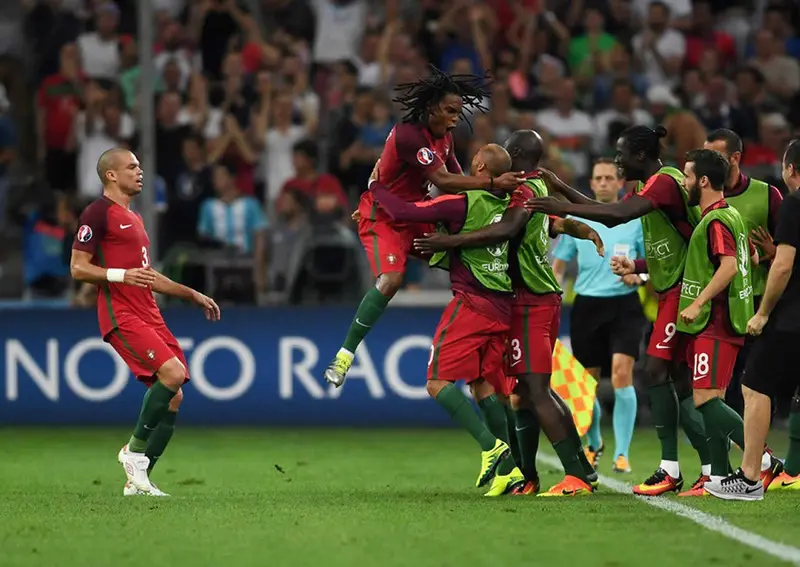 Portugal clasifica a semifinales de la Eurocopa derrotando a Polonia en penales