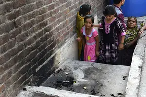 Una adolescente pakistaní que se casó por amor es quemada viva por su propia madre