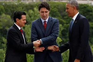 Apretón de manos de Peña Nieto con  Obama y Trudeau es viral