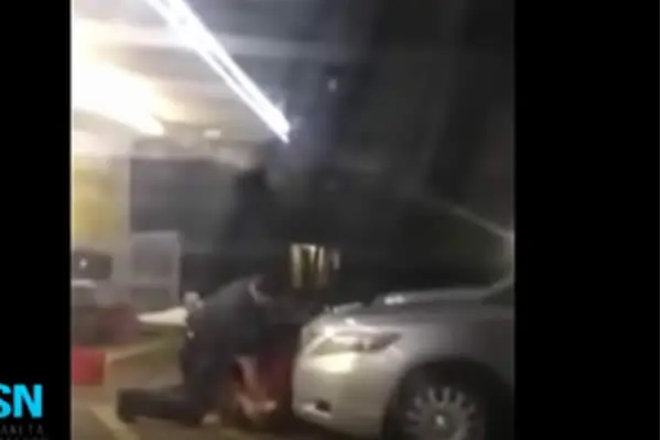 Asesinato brutal de un afroamericano por un policía en EE.UU.