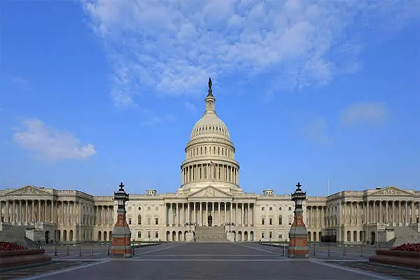 EE.UU.: Evacuan una parte del Capitolio en Washington por un paquete sospechoso
