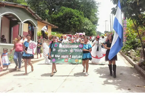 Boaqueños celebran carnaval por día de la alegría.