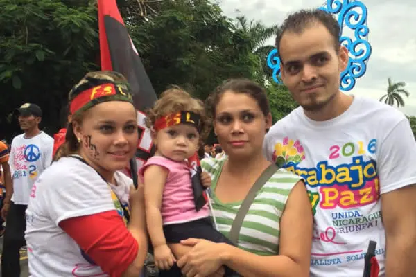 Con alegría, la familia nicaragüense celebró el 37/19