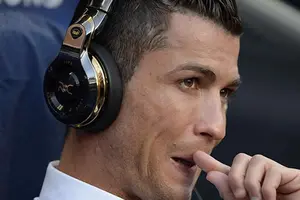 Cristiano Ronaldo empuja a un fan que solo quería una selfie