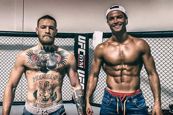 Cristiano Ronaldo sigue de vacaciones y se sube al octágono con Conor McGregor