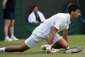Djokovic es momentáneamente salvado por la lluvia en Wimbledon