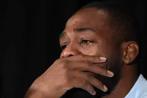 VIDEO: Jon Jones habló entre lágrimas sobre su salida de UFC 200