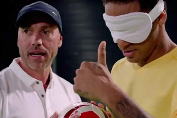 Neymar jugando al fútbol para ciegos