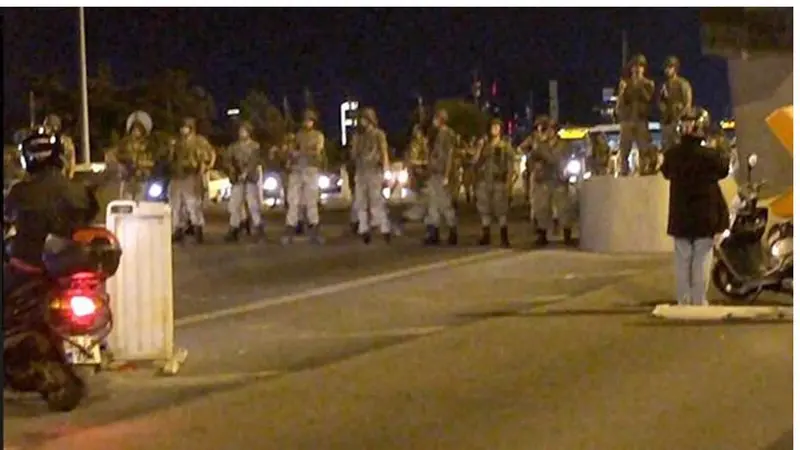 Tensión en Turquía: el Gobierno denuncia un golpe de Estado y el Ejército dice haber tomado el poder