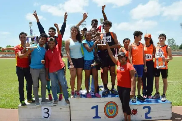 298 atletas de 12 departamentos participaron en el Campeonato Nacional Inter Clubes