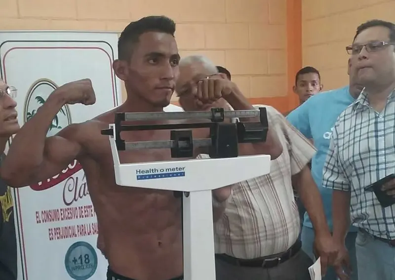Dixon Flores versus Marlon Prado pelea estelar Copa Búfalo Boxing