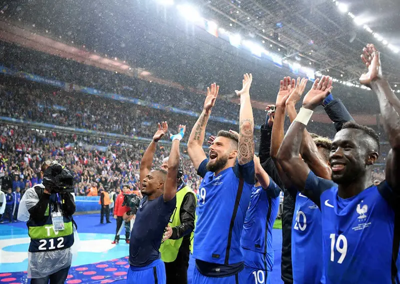 Francia goleó 5-2 a Islandia y jugará semifinales ante Alemania