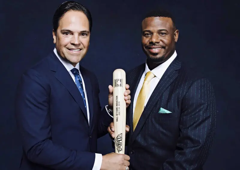  Ken Griffey Jr. y Mike Piazza ingresan al Salón de la Fama de las Grandes Ligas.