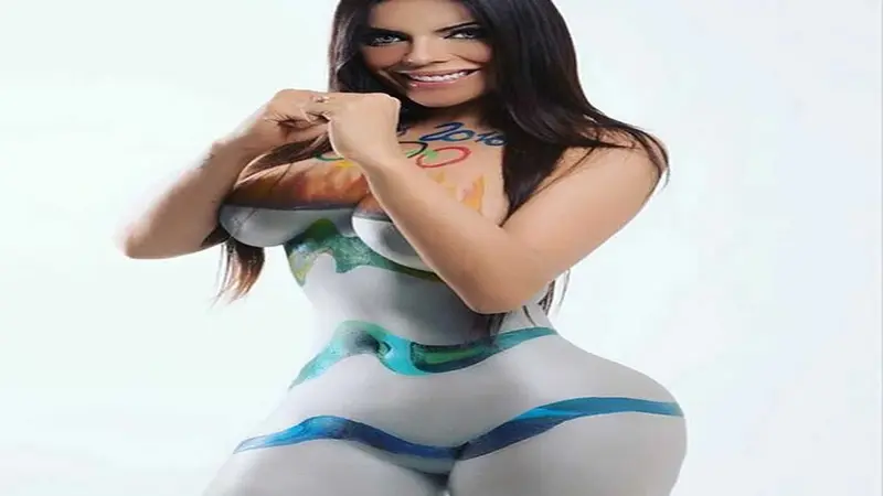 El sensual body painting olímpico de Miss Bumbum