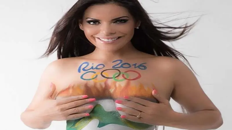 El sensual body painting olímpico de Miss Bumbum