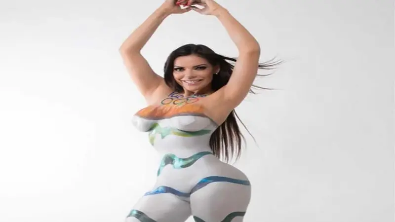 El sensual body painting olímpico de Miss Bumbum