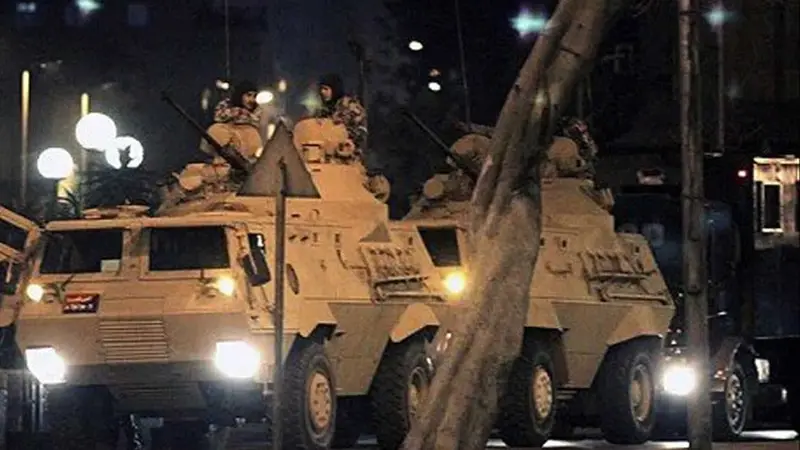 Posible golpe militar en Turquía: Tanques, cazas, tiroteos, un helicóptero abre fuego en Ankara