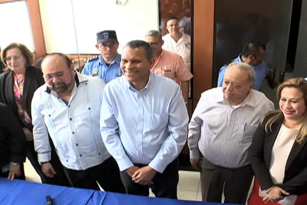 Alianza Unida Nicaragua Triunfa inscribe a candidatos a diputados y del PARLACEN