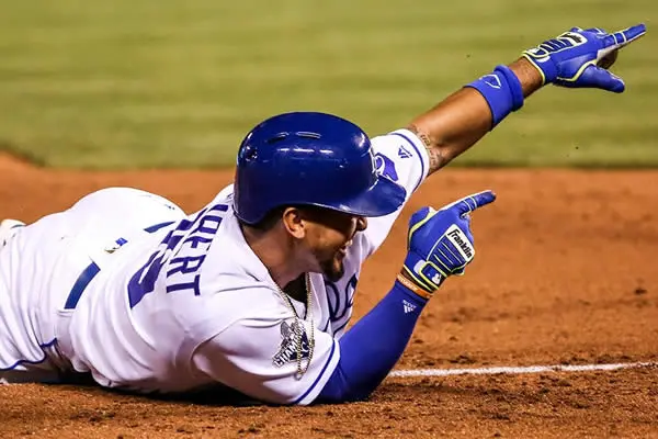 Cuthbert bateó 2 hits y produjo una carrera en la victoria de Kansas 2-1 a los White Soxs