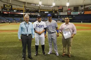 Homenaje a Enrique Oliú, narrador y comentarista no vidente de Tampa Bay