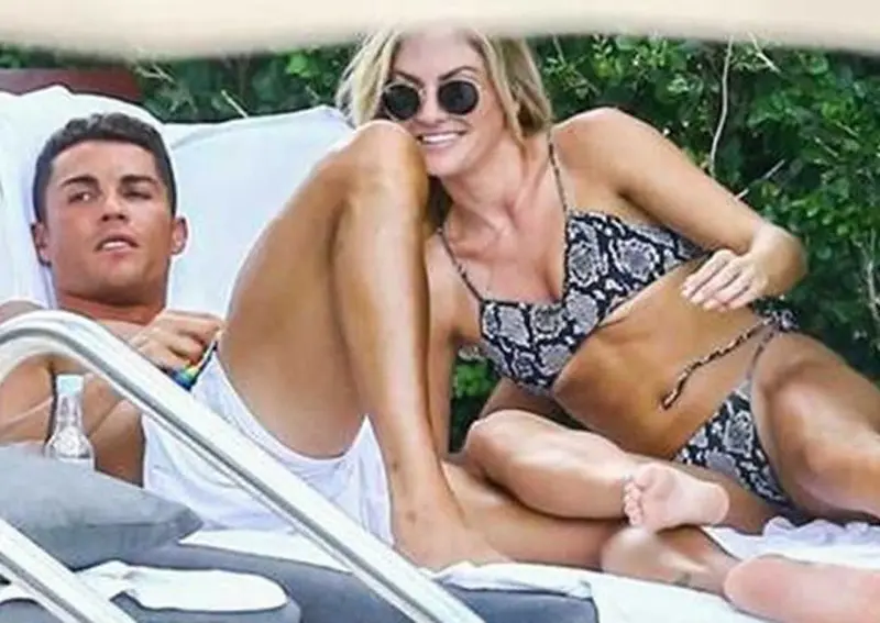 Fotos de un Cristiano Ronaldo cariñoso con su nueva conquista 