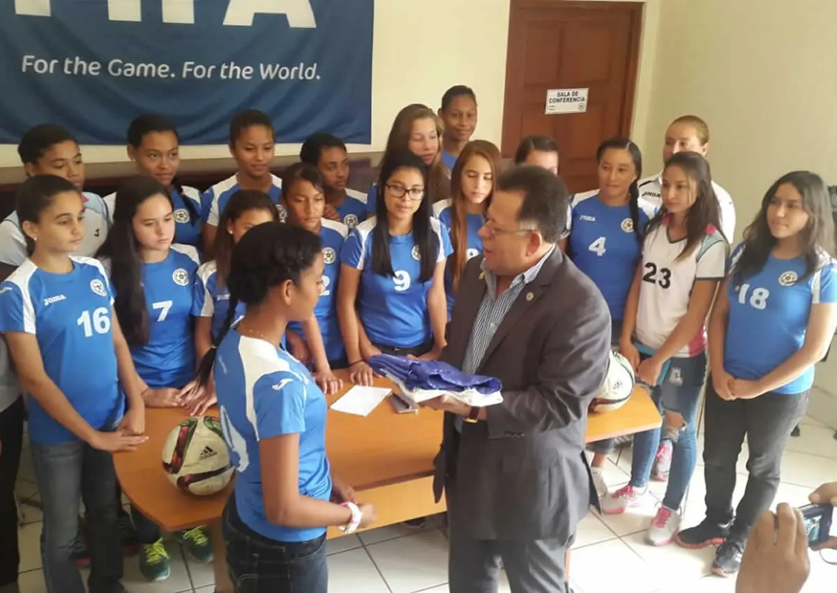 Abanderamiento de la Selección Sub-15 femenina rumbo a Orlando, Florida