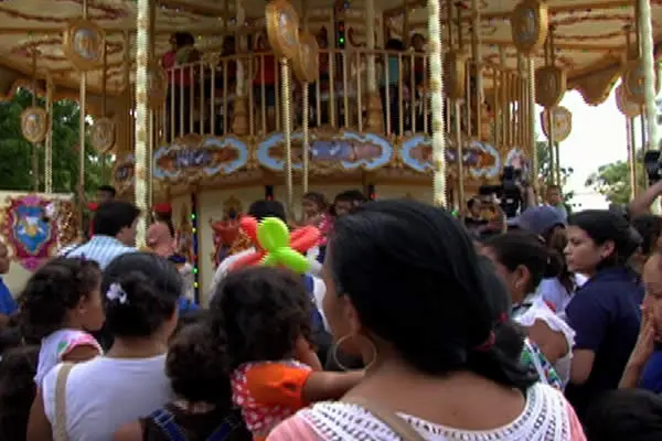 Parque “Luis Alfonso Velásquez Flores” estrena Carruseles