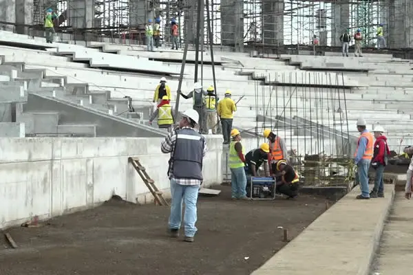 La historia de los obreros del nuevo Estadio Nacional de Béisbol