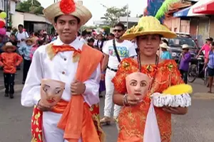 Masaya desborda belleza con colorido desfile folklórico