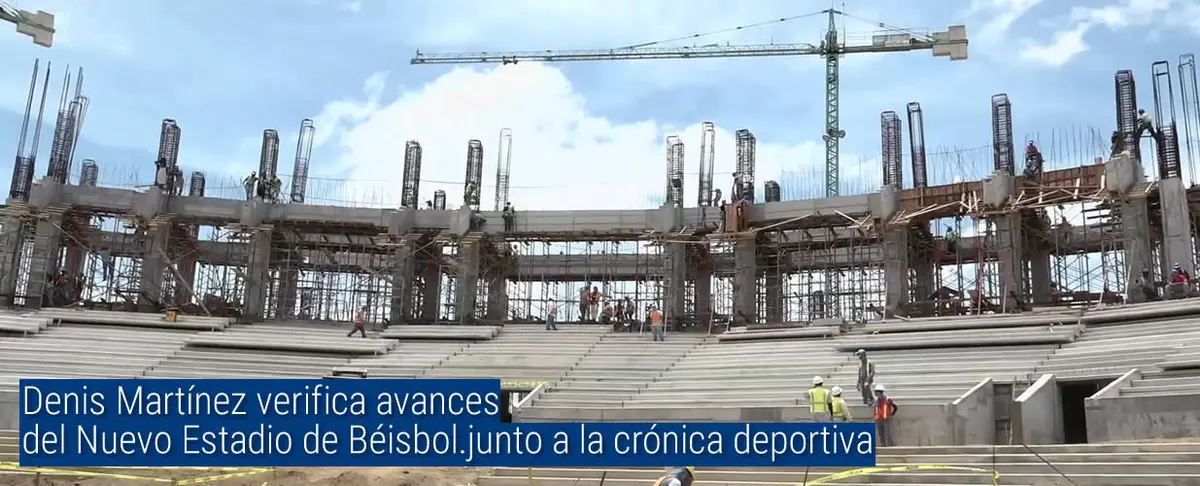 Denis Martínez verifica avances del Nuevo Estadio de Béisbol junto a la crónica deportiva