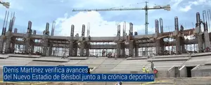 Denis Martínez verifica avances del Nuevo Estadio de Béisbol junto a la crónica deportiva
