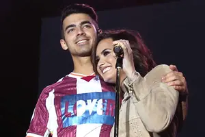 Joe Jonas y Demi Lovato engañaron a todos con su historia del ascensor