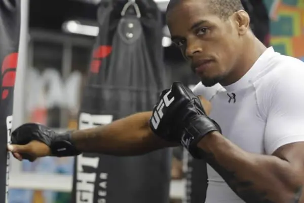 La historia del brasileño Alan Nuguette que paso de ser indigente a peleador de UFC
