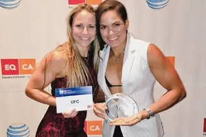 Amanda Nunes celebra premio de la comunidad gay