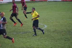 Suspenden 1 mes al árbitro William Mendoza por su actuación en la fecha 9 de la LNF
