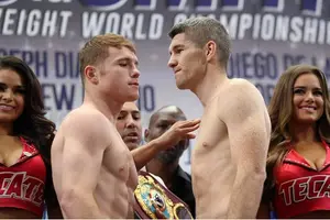 "Canelo" Álvarez subió desnudo a la báscula para dar el peso contra Liam Smith