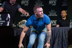 McGregor y Diaz podrían ser multados por el incidente de las botellas de agua