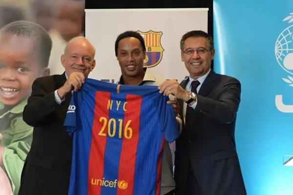 Ronaldinho se retira del fútbol para dedicarse a la música