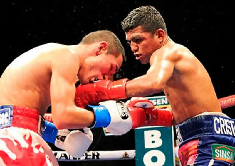Manejador de "El Gallo" Estrada asegura que "Chocolatito" le teme al KO