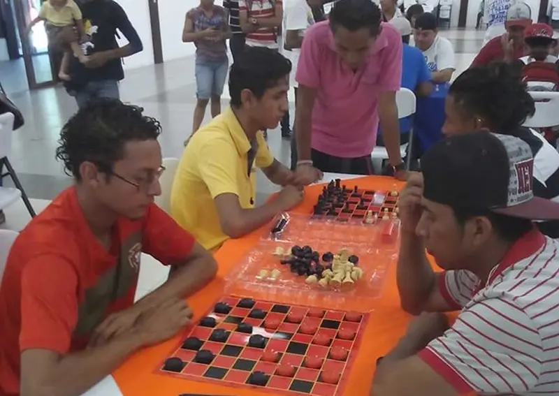 MDAA organizó torneo de tablero, ajedrez y dominó en el Parque Japonés
