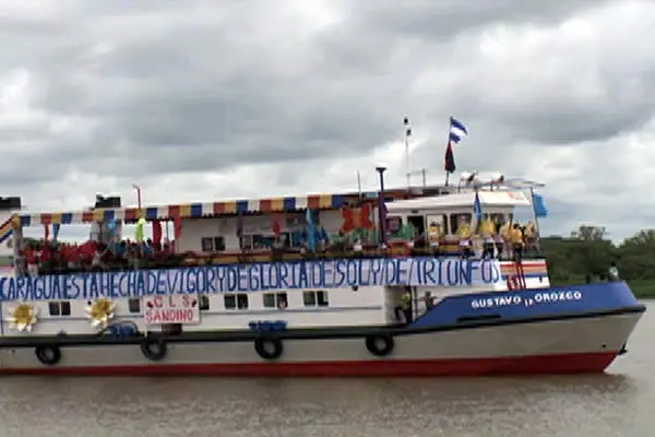 Carnaval Acuático engalana aún más al Río San Juan