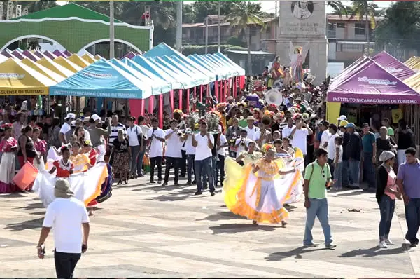 Exposición “Nuestros Santos Patronos” continúa muy concurrida este domingo
